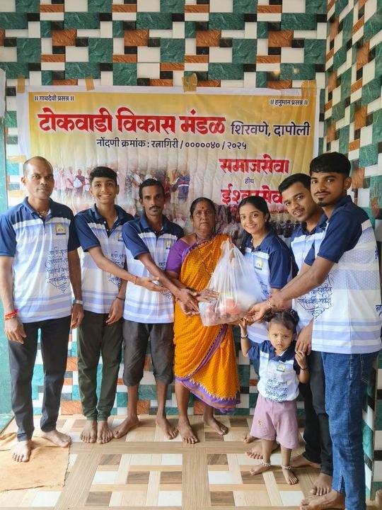 Volunteers in service during food grain distribution
